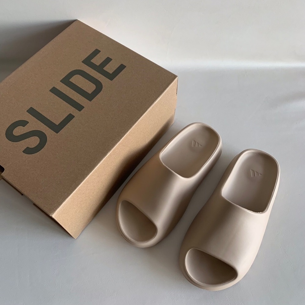 Yeezy Slide “pure”